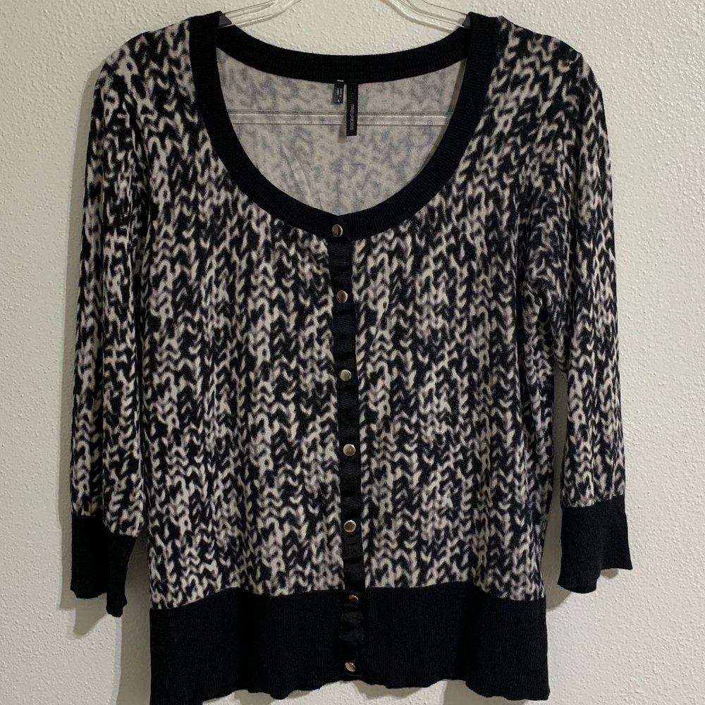(T206) Maurices Women's Sz Lg Snapped Closure Scoop Neck 3/4 Sleeve Sweater, B&W
